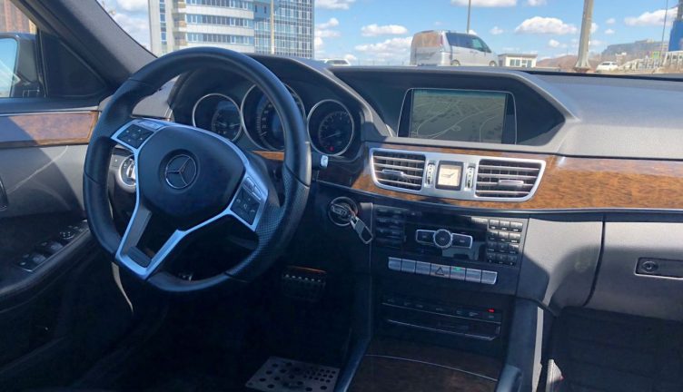 Mercedes-Benz E200